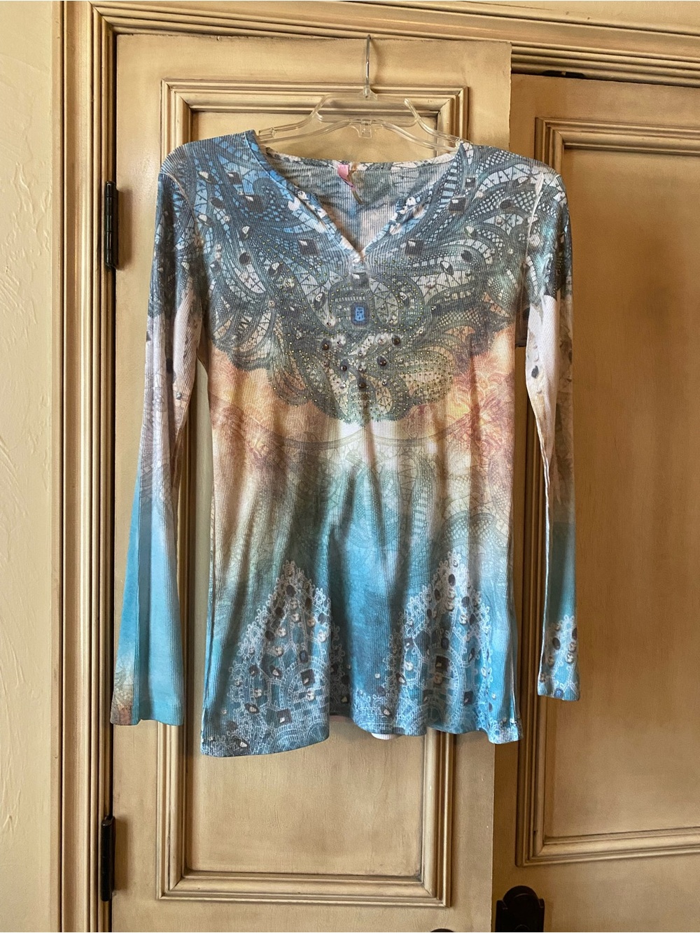 Kiara Pastel Blue Mandala Print Long Sleeve Top Size M Studded V-Neck